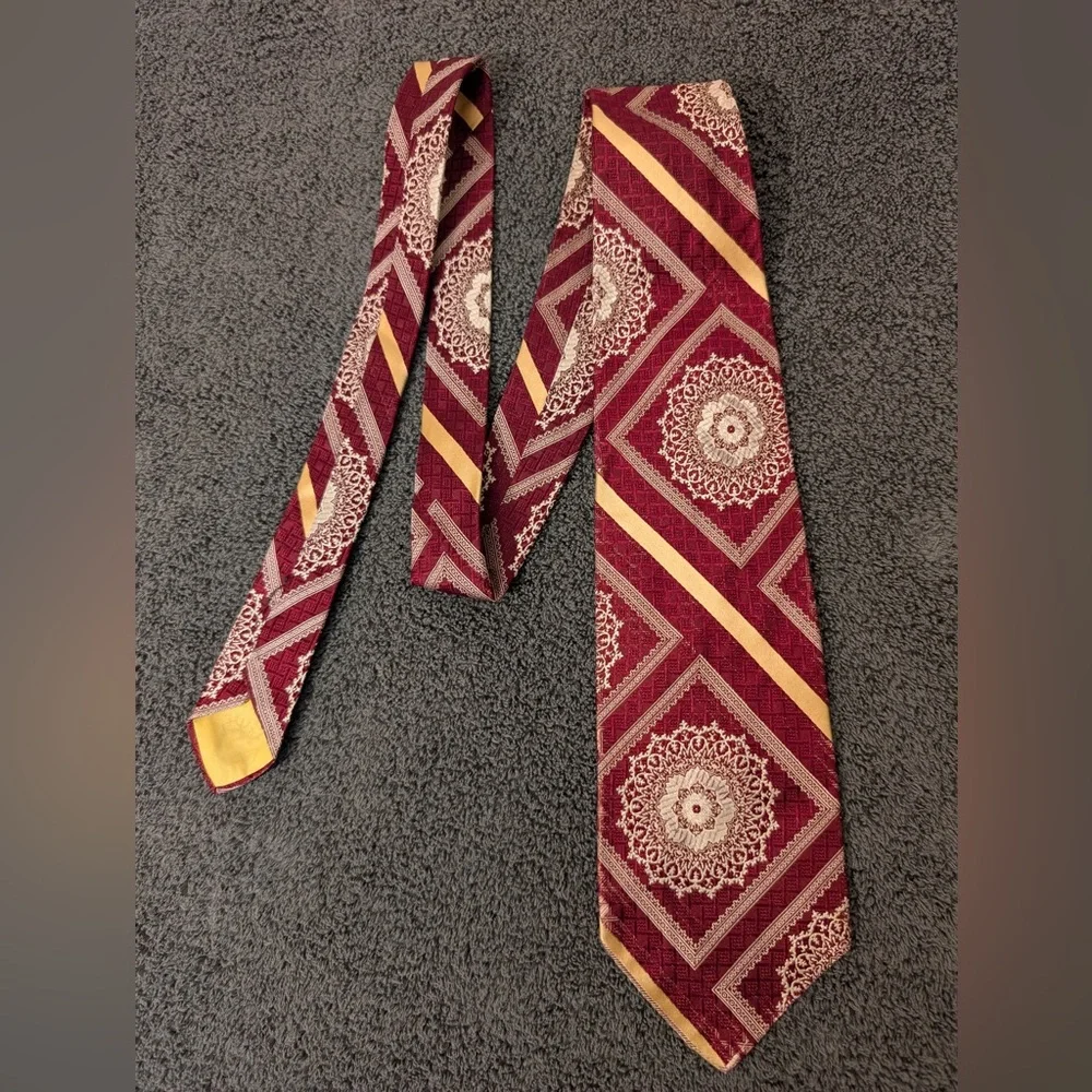 Oleg Cassini Burgundy and Gold‎ Patterned Tie
